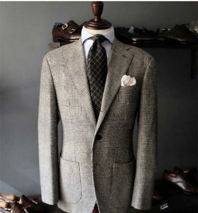 定做西服如何選擇面料?定做西服該怎么保養(yǎng)?